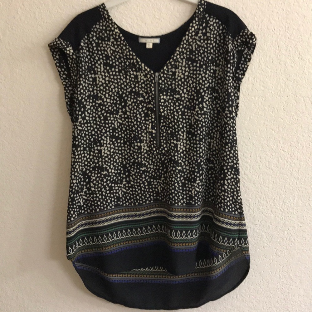 Pleione short sleeve top with zipper